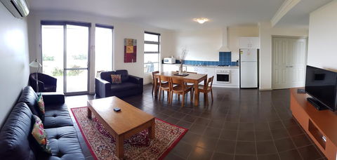 Cosy Corner Sea View Apartments - Events Australia 4