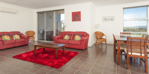 Cosy Corner Sea View Apartments - Events Australia 11