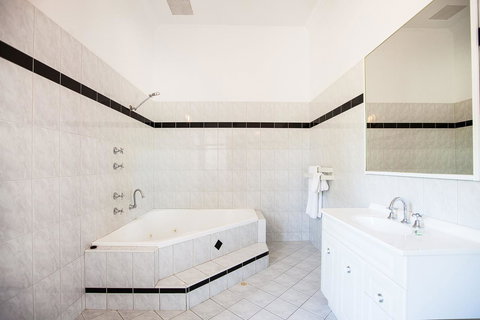 Captain Stirling Hotel - Events Australia 26