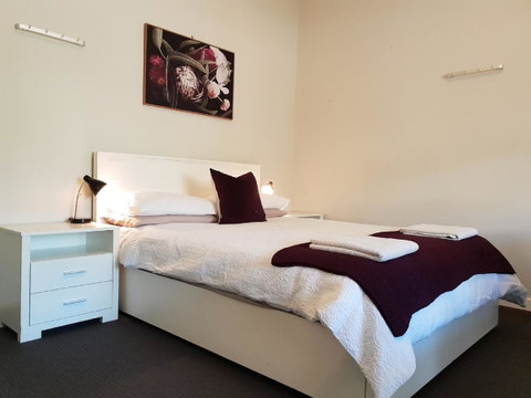 Stirling Apartments - Studio 1 - Tourism Bookings 6
