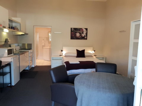Stirling Apartments - Studio 1 - Tourism Bookings 4