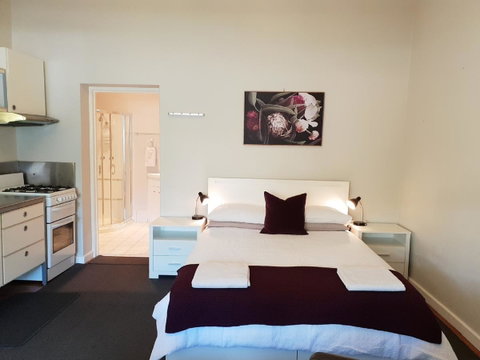 Stirling Apartments - Studio 1 - Tourism Bookings 8