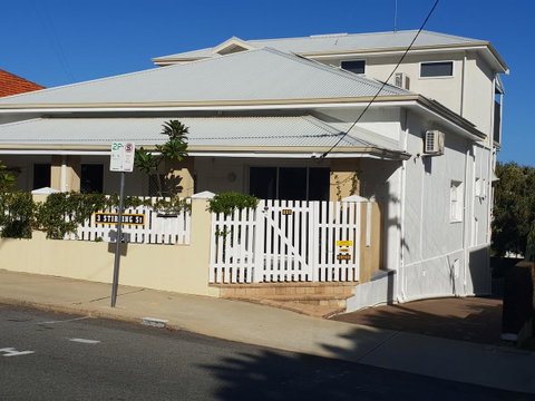 Stirling Apartments - Studio 1 - Tourism Bookings 2