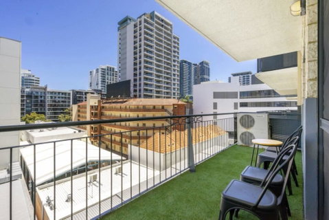 Oversized Eastend Sleeps 6 Free PARKING+POOL WIFI - Tourism Bookings 36