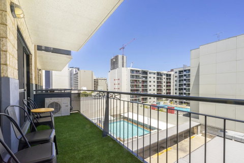 Oversized Eastend Sleeps 6 Free PARKING+POOL WIFI - Tourism Bookings 22