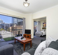 Oversized Eastend sleeps 6 Free PARKINGPOOL WIFI - Tourism Bookings