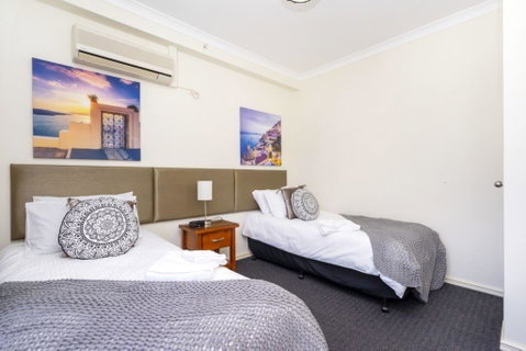 Oversized Eastend Sleeps 6 Free PARKING+POOL WIFI - Tourism Bookings 28