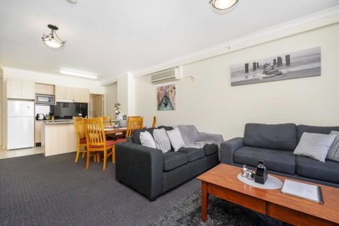 Oversized Eastend Sleeps 6 Free PARKING+POOL WIFI - Tourism Bookings 33