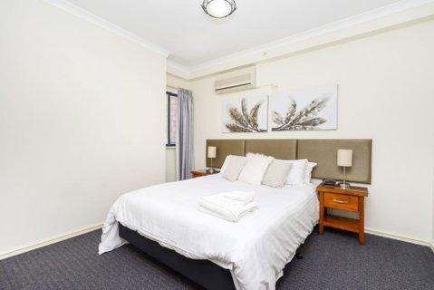 Oversized Eastend Sleeps 6 Free PARKING+POOL WIFI - Tourism Bookings 41