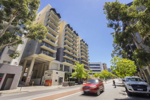 Oversized Eastend Sleeps 6 Free PARKING+POOL WIFI - Tourism Bookings 24