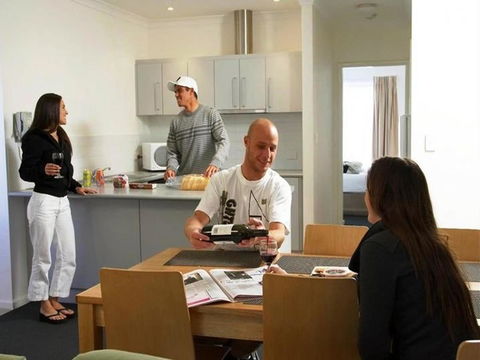 Leeuwin Apartments - Events Australia 13
