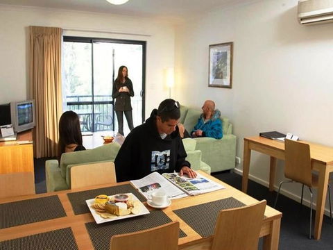 Leeuwin Apartments - Events Australia 10