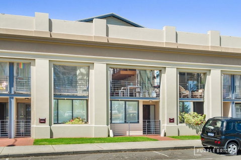 Spacious Central Townhouse - Tourism Bookings 11