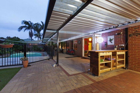 The Entertainer - Events Australia 5