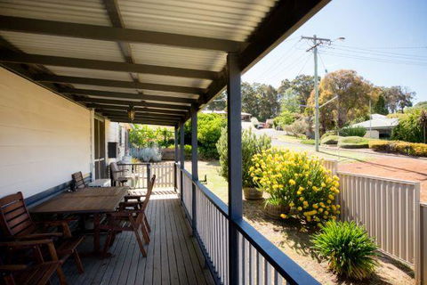 Yvonnes Rest Holiday Home - Events Australia 1