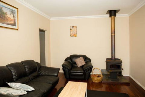 Yvonnes Rest Holiday Home - Events Australia 7