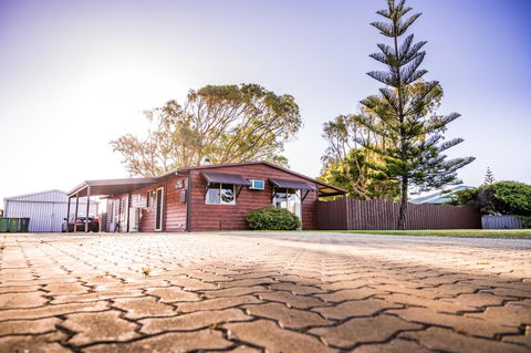 The Bothy Lancelin Family Retreat - Events Australia 0