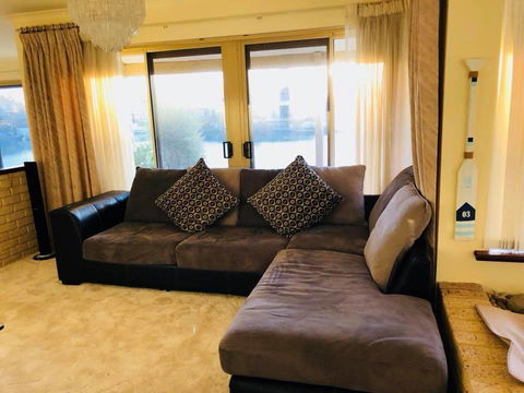 LA ANCHOR ON THE CANALS (MANDURAH) - Events Australia 4