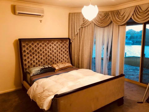 LA ANCHOR ON THE CANALS (MANDURAH) - Events Australia 12