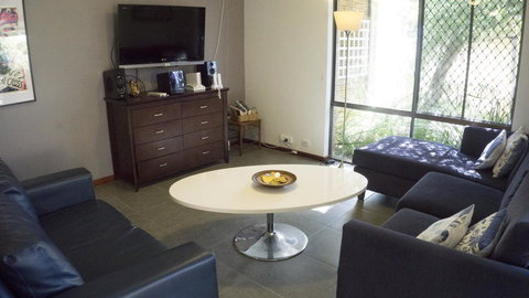 Relax, Bright & Airy Garden Villa - Events Australia 22