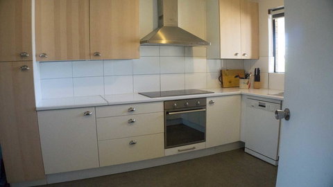 Relax, Bright & Airy Garden Villa - Events Australia 33