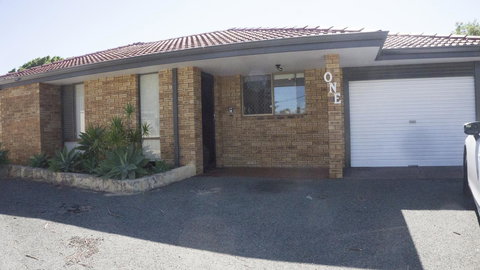 Relax, Bright & Airy Garden Villa - Events Australia 20