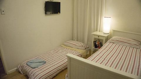 Relax, Bright & Airy Garden Villa - Events Australia 10