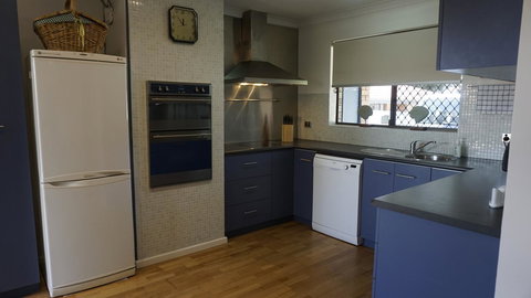 Relax, Bright & Airy Garden Villa - Events Australia 37