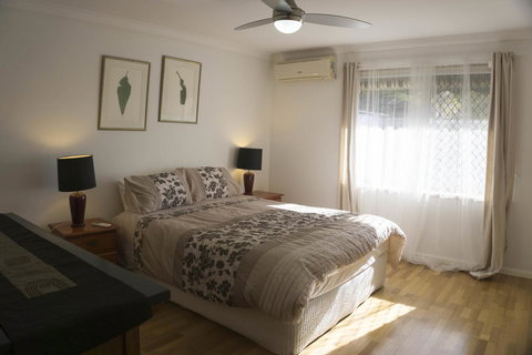 Relax, Bright & Airy Garden Villa - Events Australia 3