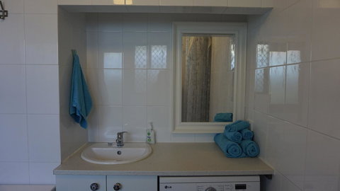 Relax, Bright & Airy Garden Villa - Events Australia 42