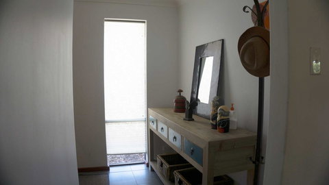 Relax, Bright & Airy Garden Villa - Events Australia 21