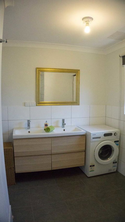 Relax, Bright & Airy Garden Villa - Events Australia 23