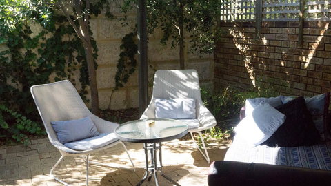 Relax, Bright & Airy Garden Villa - Events Australia 27