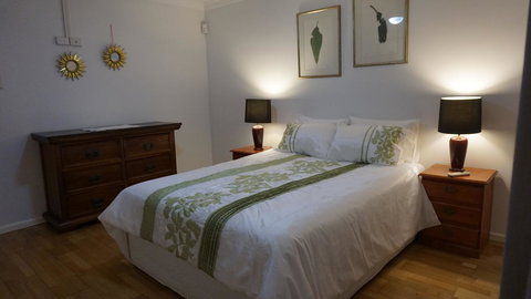 Relax, Bright & Airy Garden Villa - Events Australia 39