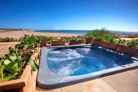 Mantarays Ningaloo Beach Resort - Events Australia 7