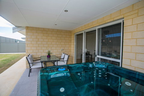 Indian Ocean Retreat - Accommodation Europe 12