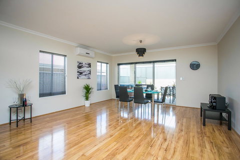 Indian Ocean Retreat - Accommodation Europe 9