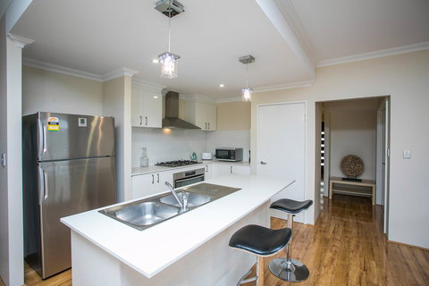 Indian Ocean Retreat - Accommodation Europe 6