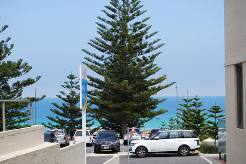 Absolute Beachfront Scarborough - Events Australia 7