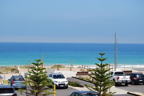 Absolute Beachfront Scarborough - Events Australia 0