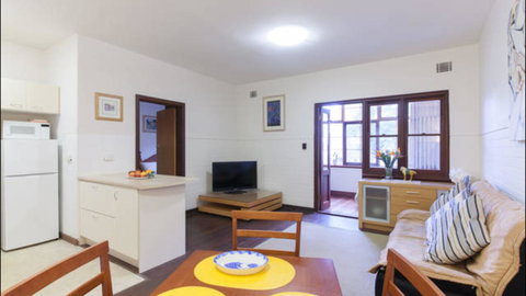 Broadway Apartments - Accommodation Europe 8