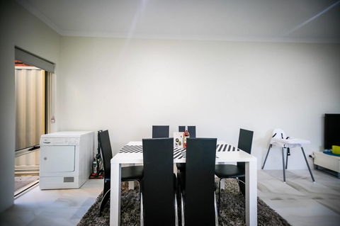 VIP Stays - Villa De Burswood Luxury 3BR Suite W/ King Bed FREE WIFI - Accommodation Europe 2