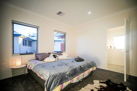 VIP Stays - Villa De Burswood Luxury 3BR Suite W/ King Bed FREE WIFI - Accommodation Europe 16