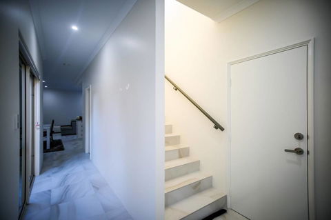 VIP Stays - Villa De Burswood Luxury 3BR Suite W/ King Bed FREE WIFI - Accommodation Europe 25