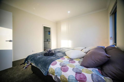 VIP Stays - Villa De Burswood Luxury 3BR Suite W/ King Bed FREE WIFI - Accommodation Europe 15