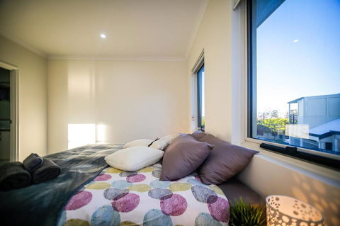 VIP Stays - Villa De Burswood Luxury 3BR Suite W/ King Bed FREE WIFI - Accommodation Europe 1