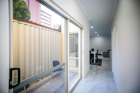 VIP Stays - Villa De Burswood Luxury 3BR Suite W/ King Bed FREE WIFI - Accommodation Europe 12