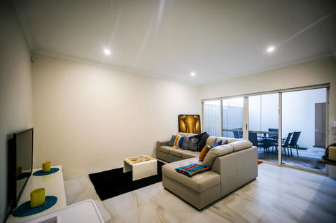 VIP Stays - Villa De Burswood Luxury 3BR Suite W/ King Bed FREE WIFI - Accommodation Europe 6