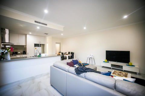 VIP Stays - Villa De Burswood Luxury 3BR Suite W/ King Bed FREE WIFI - Accommodation Europe 14
