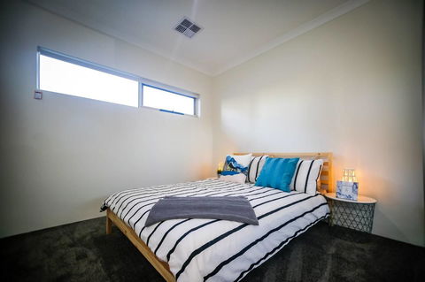 VIP Stays - Villa De Burswood Luxury 3BR Suite W/ King Bed FREE WIFI - Accommodation Europe 20